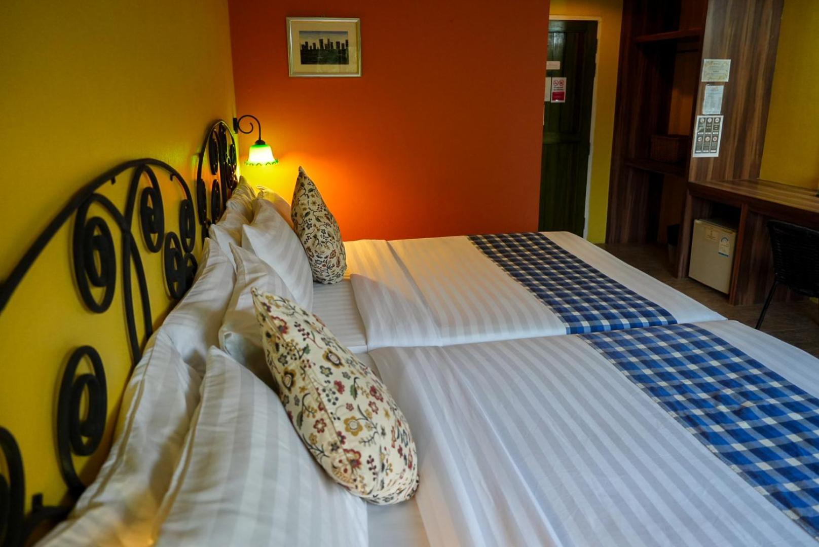 The Castello Resort Ko Lan Room photo
