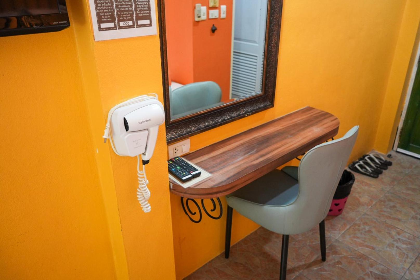 The Castello Resort Ko Lan Room photo